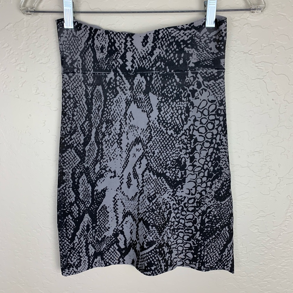 BCBGMaxAzria Snake Skin Print Mini Skirt XS grey